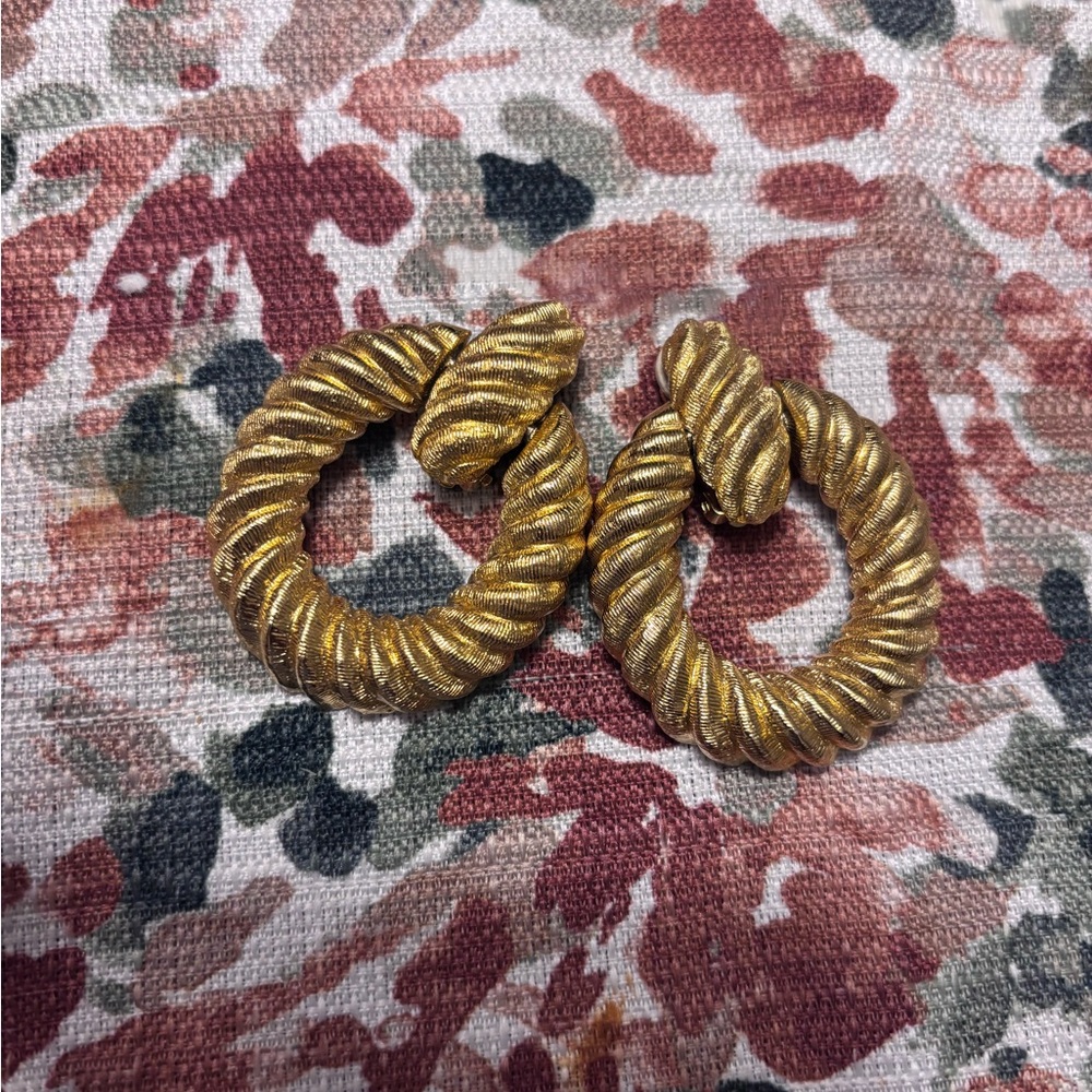 American Vintage Gold Twisted Hoop Earrings